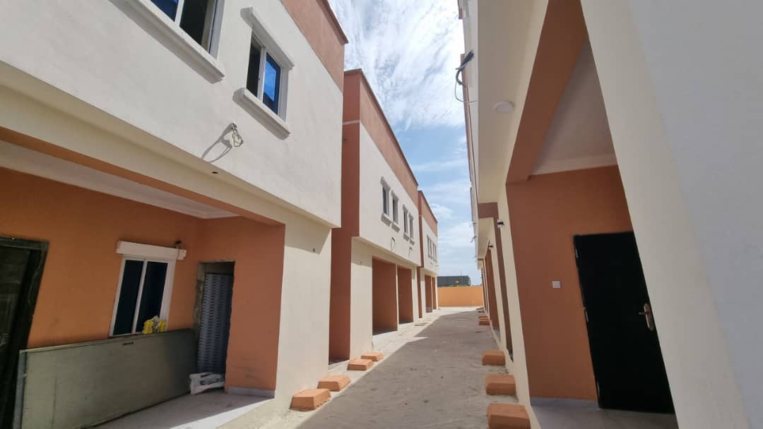 Oasis Court 4